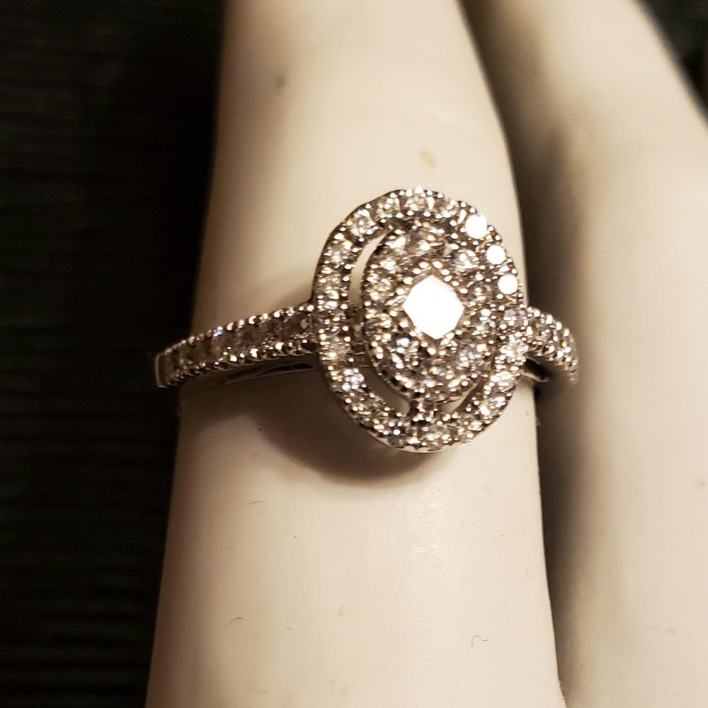 Beautiful  design 14K white gold diamond  ring - Picture 5 of 13